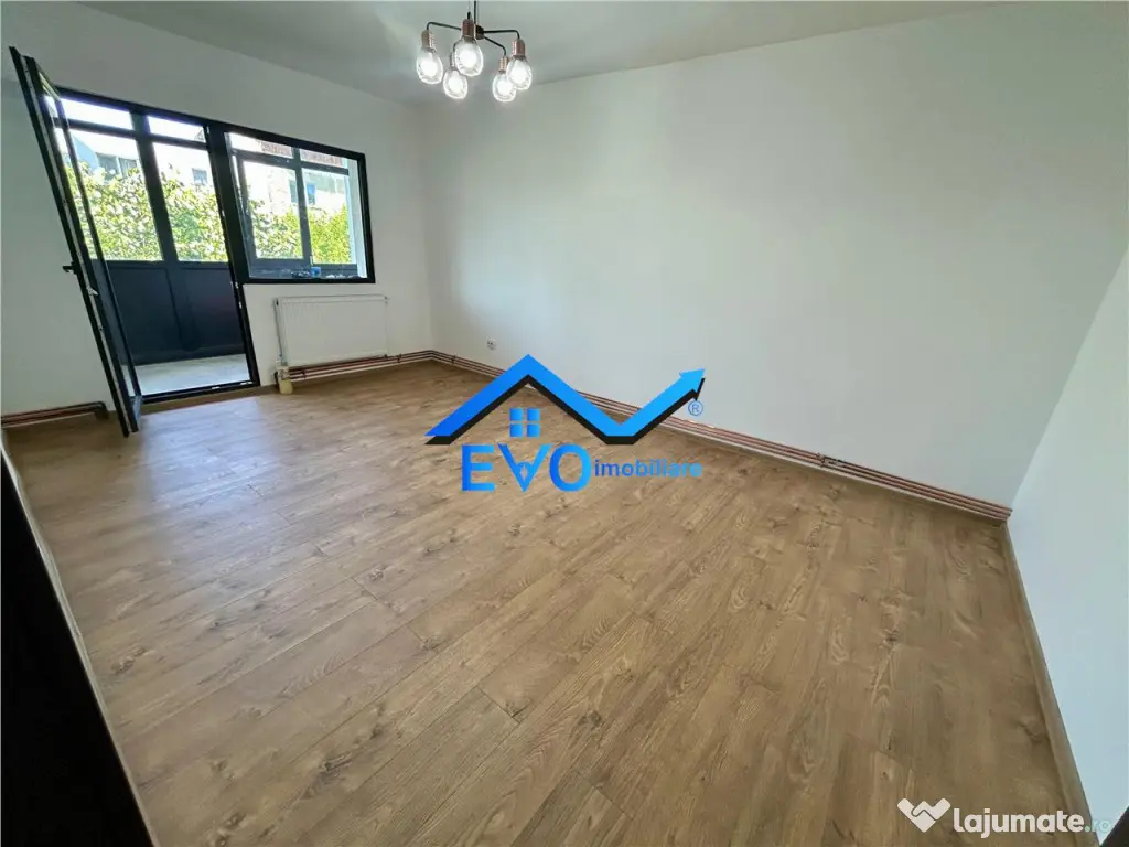 Apartament de cu 3 camere, decomandat, etaj intermediar, Da 