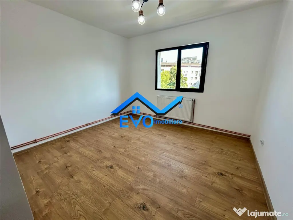 Apartament de cu 3 camere, decomandat, etaj intermediar, Da 