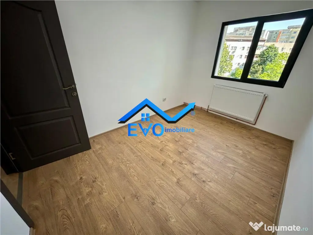 Apartament de cu 3 camere, decomandat, etaj intermediar, Da 