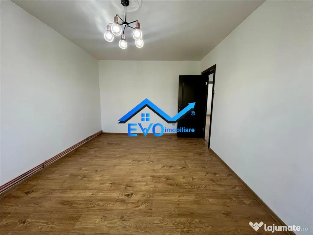 Apartament de cu 3 camere, decomandat, etaj intermediar, Da 