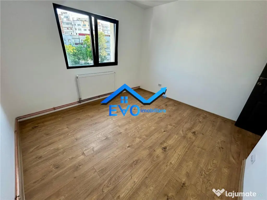 Apartament de cu 3 camere, decomandat, etaj intermediar, Da 