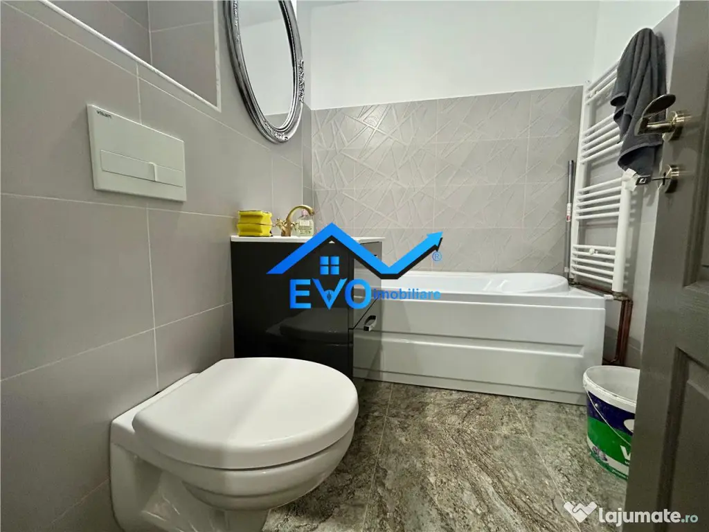 Apartament de cu 3 camere, decomandat, etaj intermediar, Da 