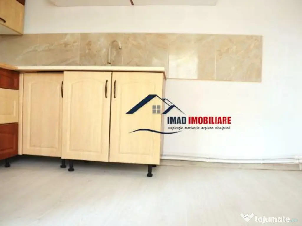 Casa batraneasca in Targoviste - Exterior nord, Laculete. 