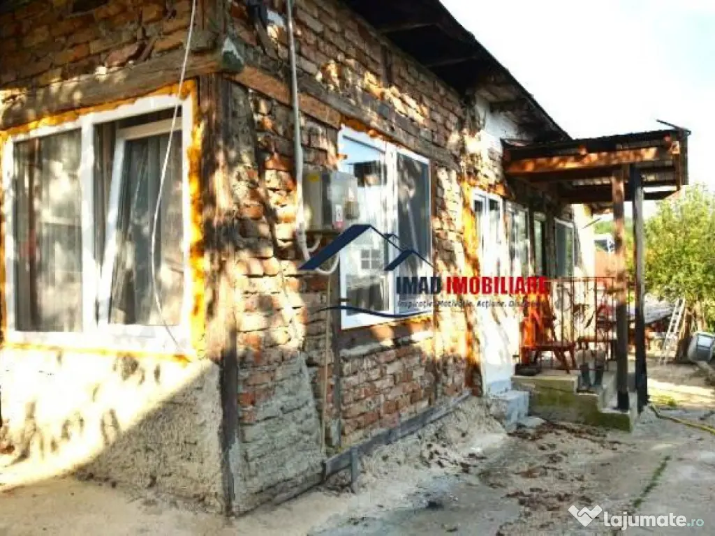 Casa batraneasca in Targoviste - Exterior nord, Laculete. 