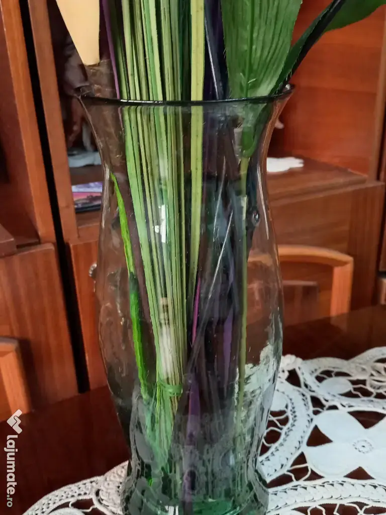 VAZA decorativa, din sticla, inalta - 2 bucati - cu flori artificiale 