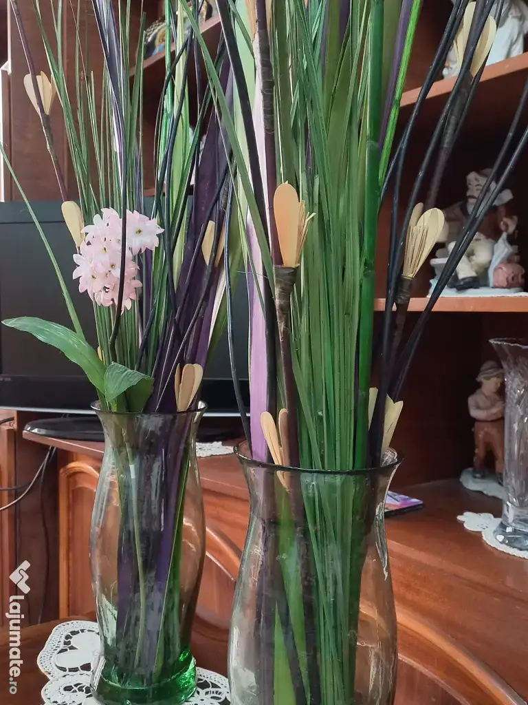 VAZA decorativa, din sticla, inalta - 2 bucati - cu flori artificiale 