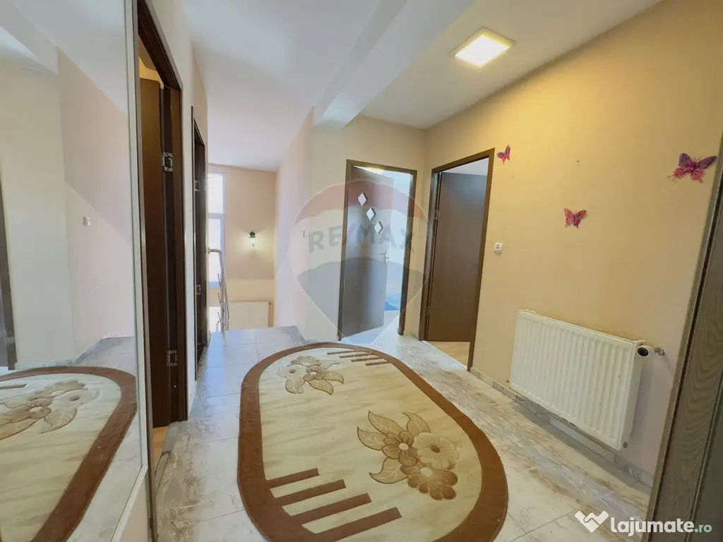 Casă cu 5 camere de vânzare Cartier Orizont 2 Paleu zon...