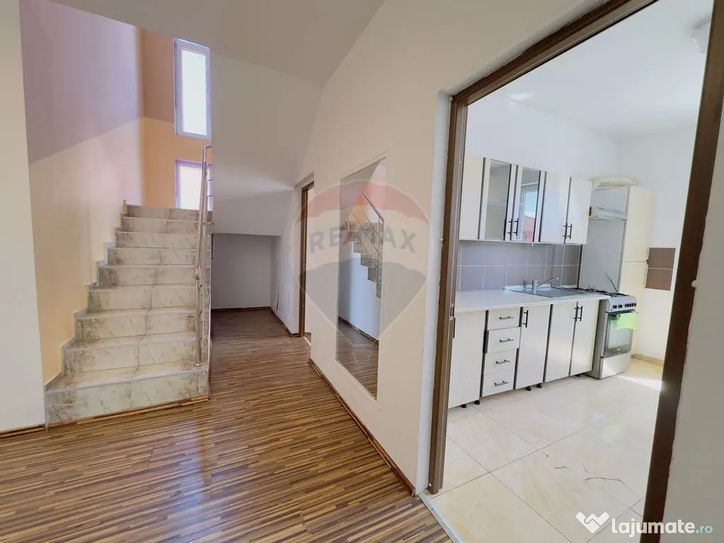 Casă cu 5 camere de vânzare Cartier Orizont 2 Paleu zon...