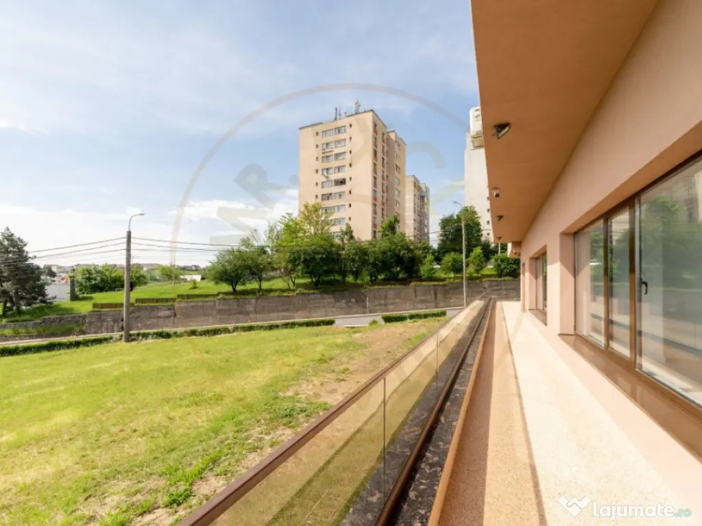 Spațiu comercial generos – 160 mp – poziție premium pe