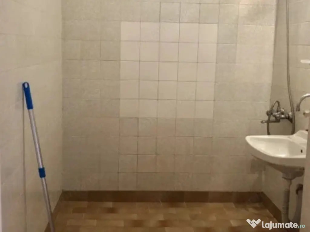 1 camera in zona Aradului