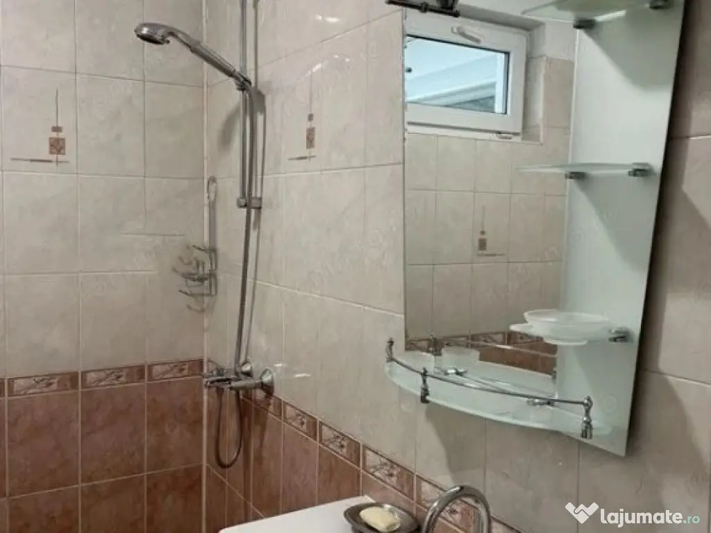 3 camere in zona Lipovei