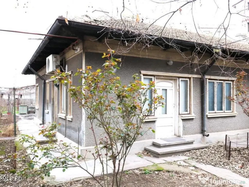 Gara - Spitalul CFR - Str. Scolii, casa din caramida, ter...