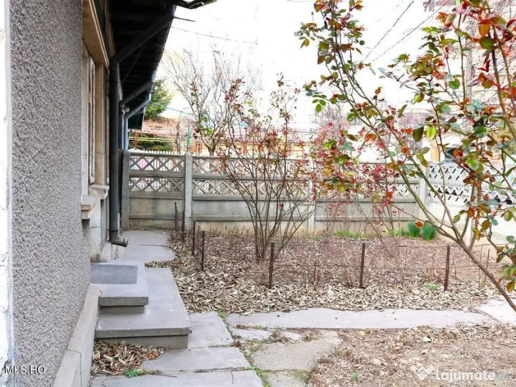 Gara - Spitalul CFR - Str. Scolii, casa din caramida, ter...