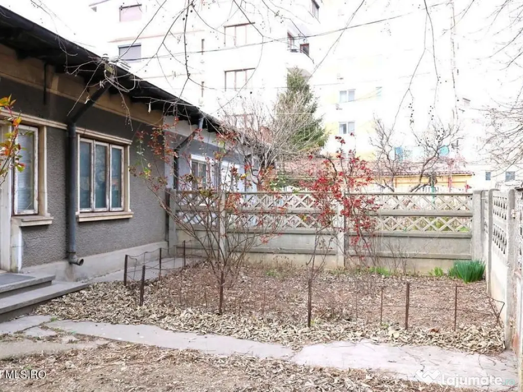 Gara - Spitalul CFR - Str. Scolii, casa din caramida, ter...