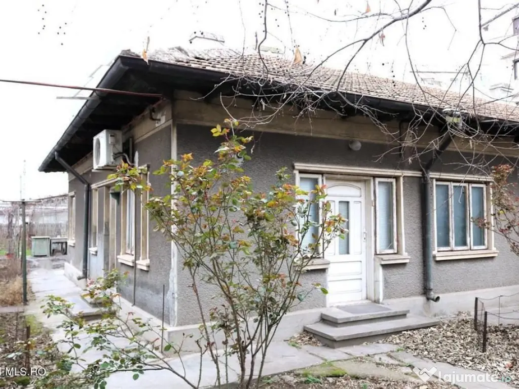 Gara - Spitalul CFR - Str. Scolii, casa din caramida, ter...