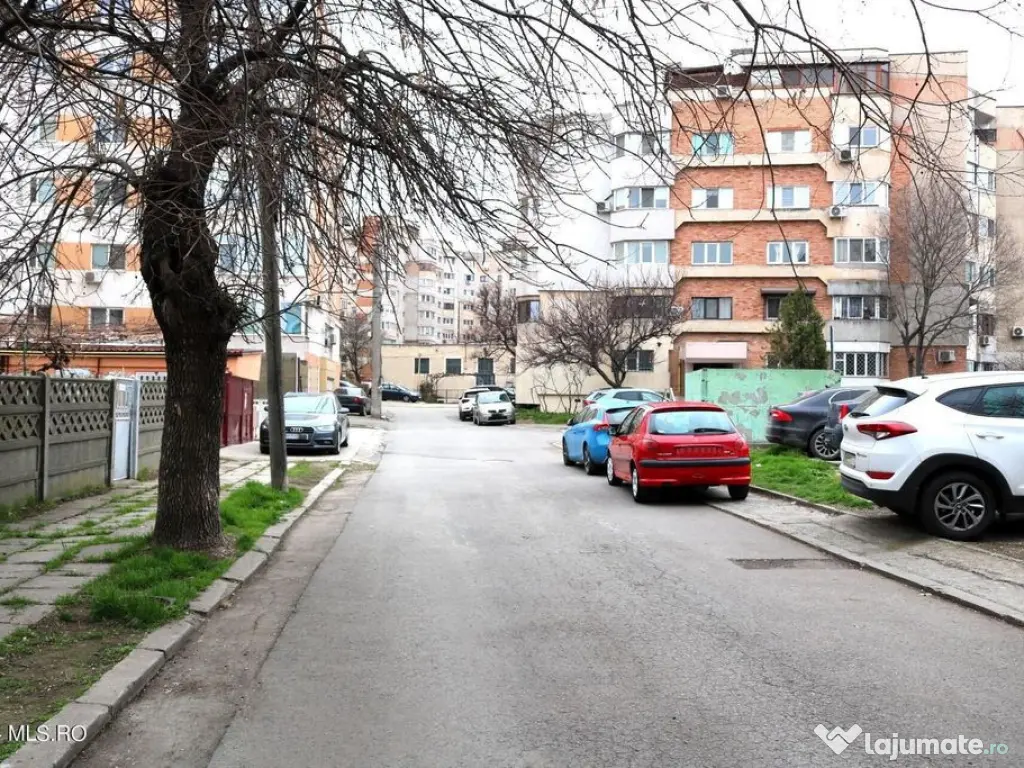 Gara - Spitalul CFR - Str. Scolii, casa din caramida, ter...