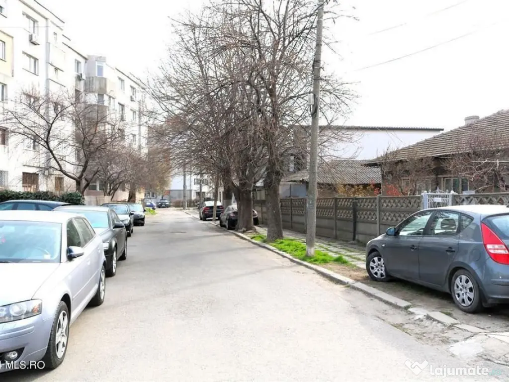 Gara - Spitalul CFR - Str. Scolii, casa din caramida, ter...