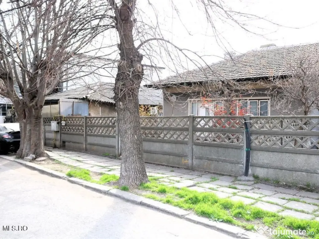 Gara - Spitalul CFR - Str. Scolii, casa din caramida, ter...