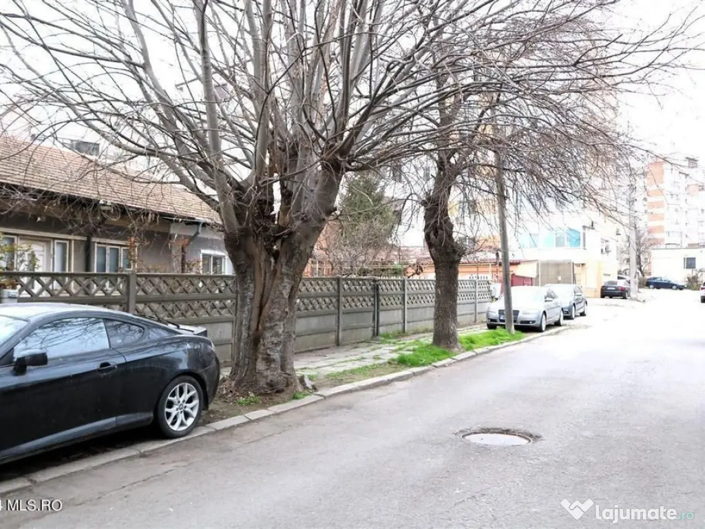 Gara - Spitalul CFR - Str. Scolii, casa din caramida, ter...