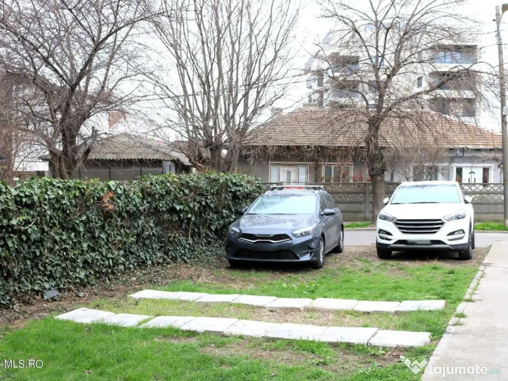 Gara - Spitalul CFR - Str. Scolii, casa din caramida, ter...