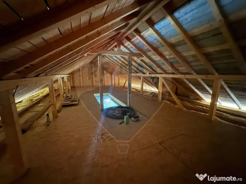 Casă / Vilă cu 3 camere în Câmpineanca