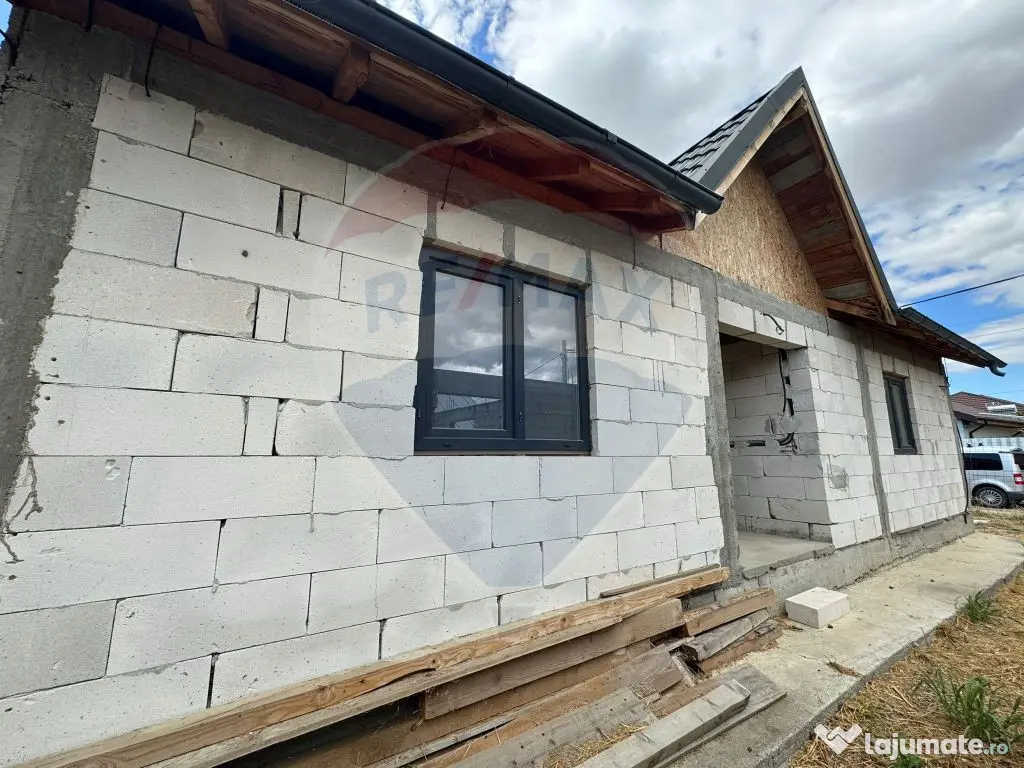 Casă / Vilă cu 3 camere în Câmpineanca