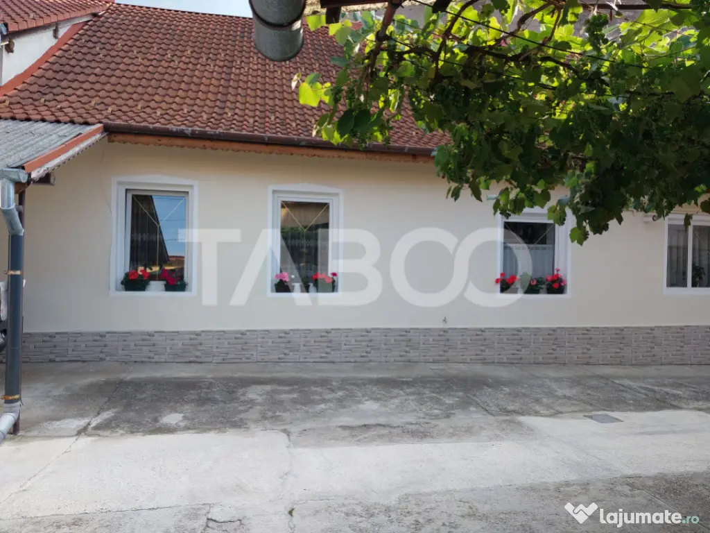 Casa 109 mp 4 camere pivnita terasa loc parcare curte comuna 