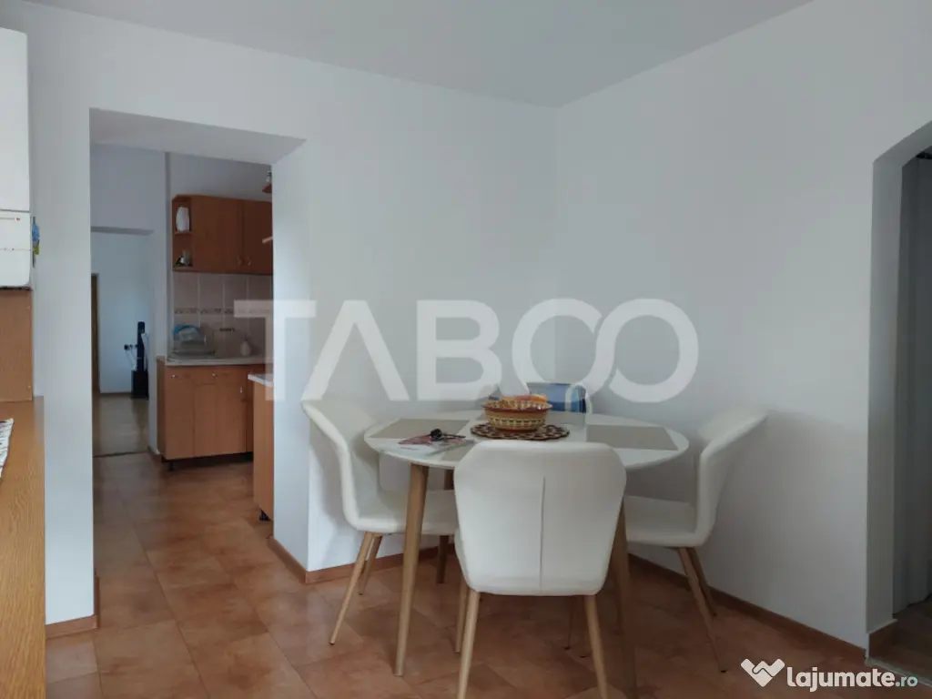 Casa 109 mp 4 camere pivnita terasa loc parcare curte comuna 