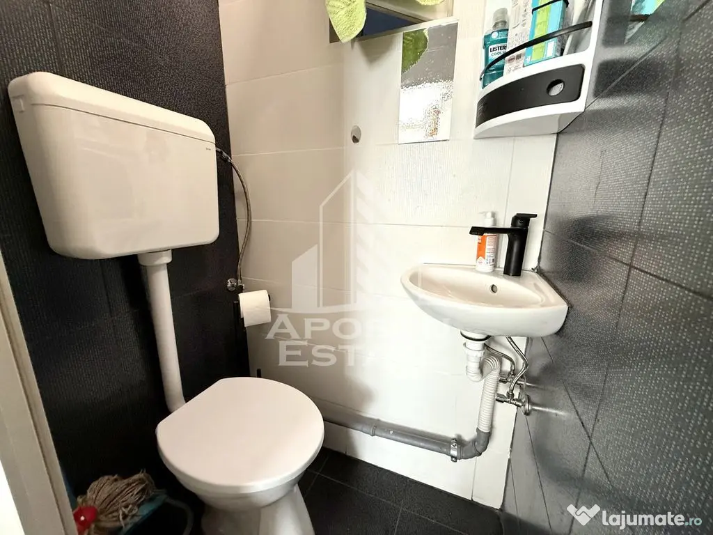 Apartament cu 3 camere, etajul 1, centrala proprie, zona ... 