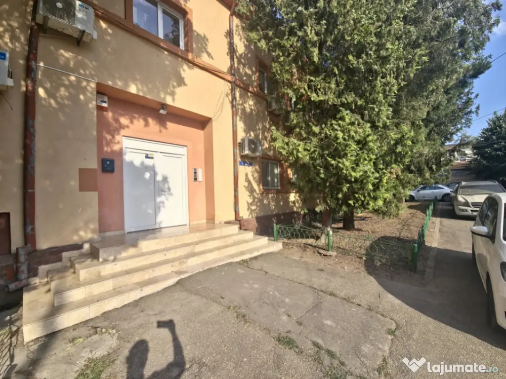 Faleză Nord Clădire birouri cu 25+ încăperi Afacere la c 