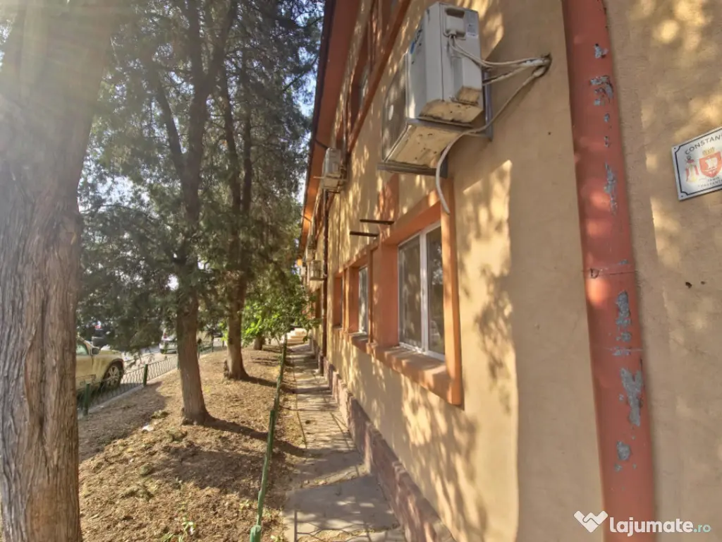 Faleză Nord Clădire birouri cu 25+ încăperi Afacere la c 