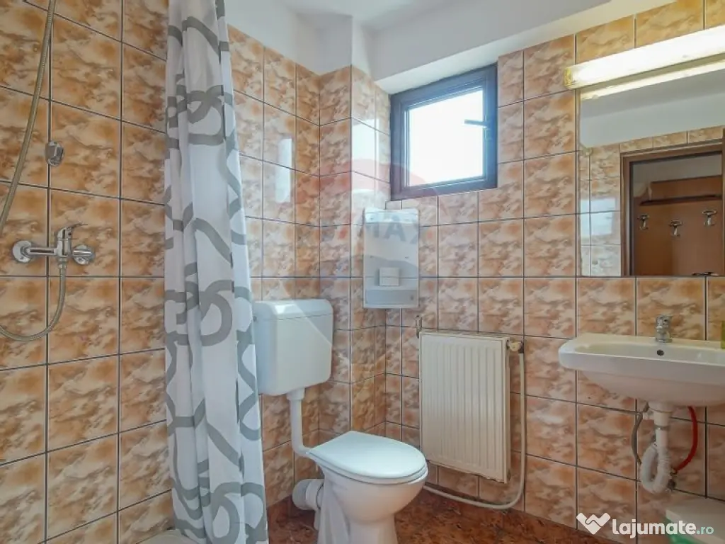 Comision 0 %! Pensiune cu 12 camere de vânzare, str. De ... 