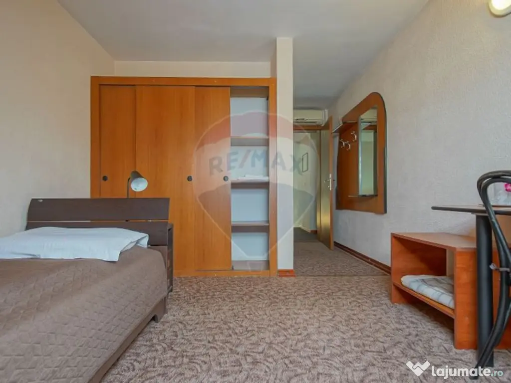 Comision 0 %! Pensiune cu 12 camere de vânzare, str. De ... 