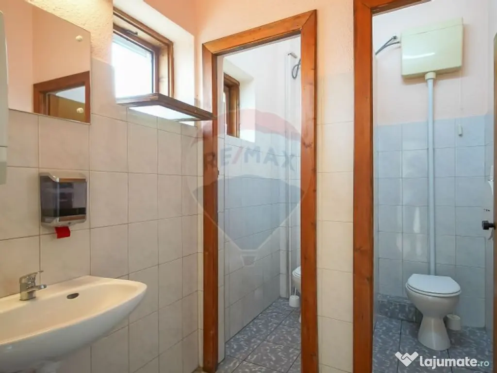 Comision 0 %! Pensiune cu 12 camere de vânzare, str. De ... 