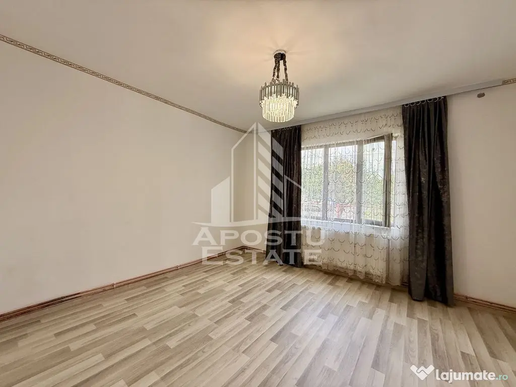 Casa individuala pe 2 fronturi stradale, renovata complet...