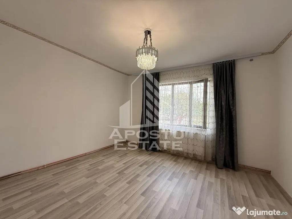 Casa individuala pe 2 fronturi stradale, renovata complet...