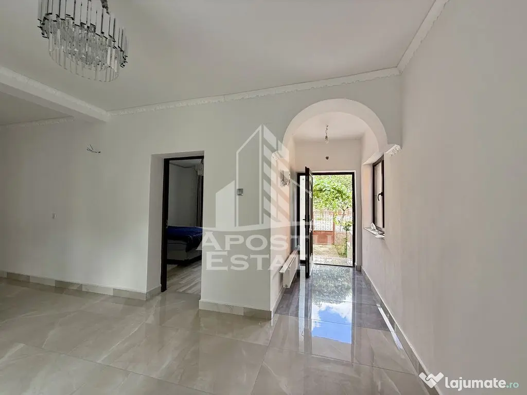 Casa individuala pe 2 fronturi stradale, renovata complet...