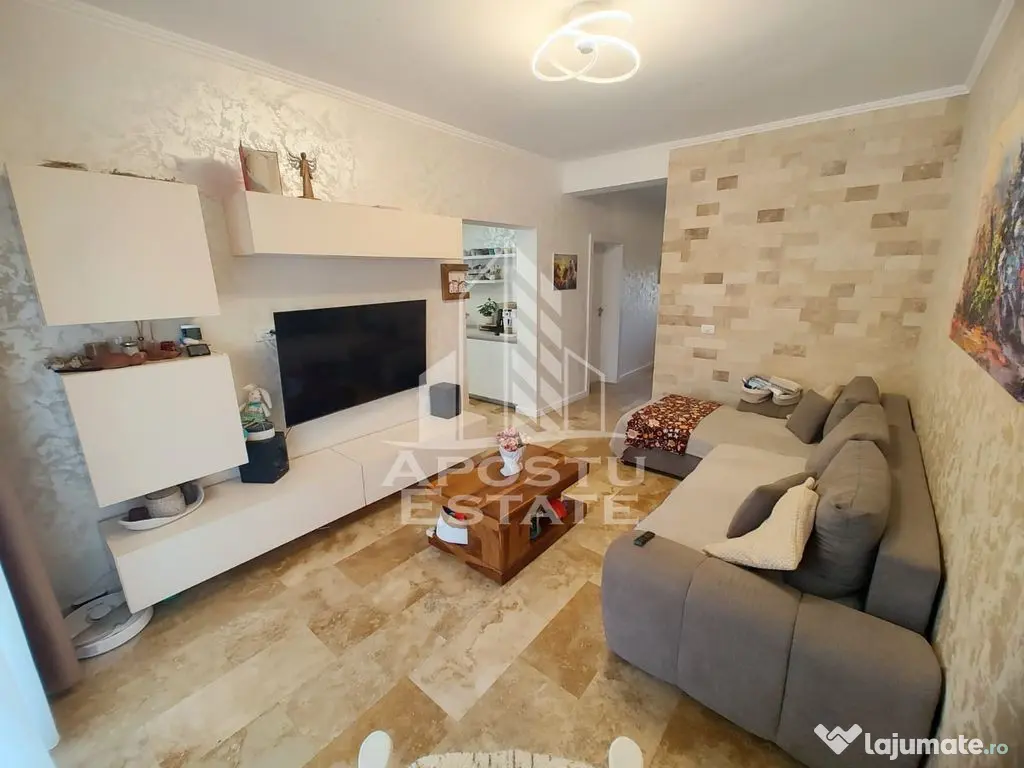 Casa individuala, 5 camere , 3 bai,2 balcoane ,acces auto...