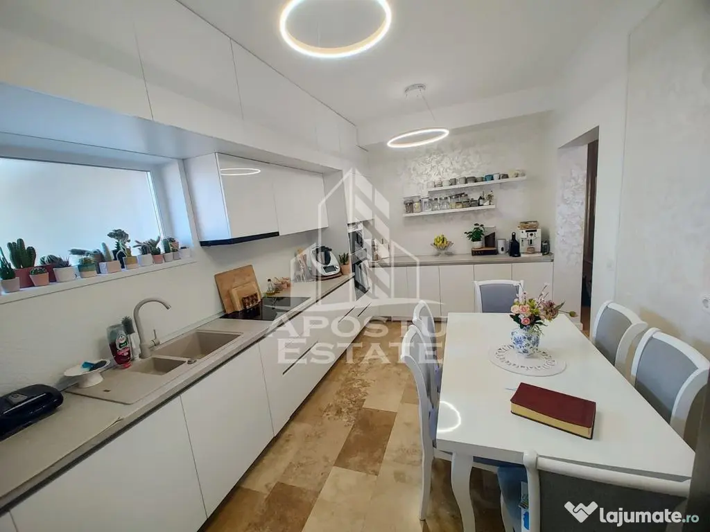 Casa individuala, 5 camere , 3 bai,2 balcoane ,acces auto...