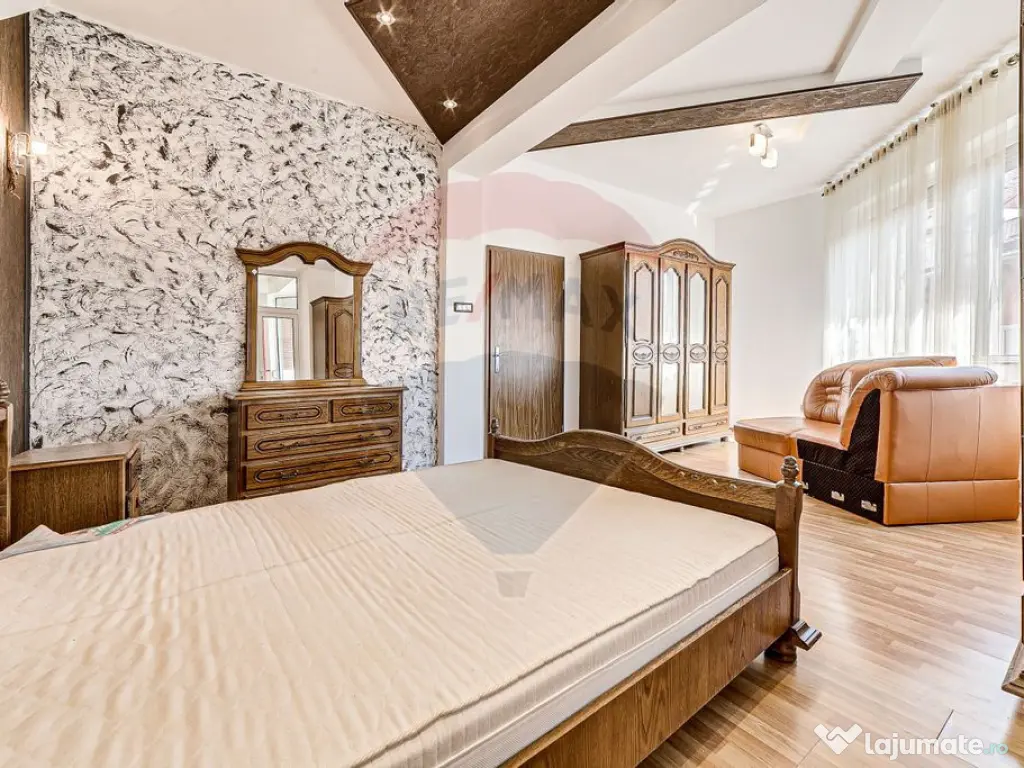 Apartament cu 3 camere de închiriat în zona Boul Rosu 