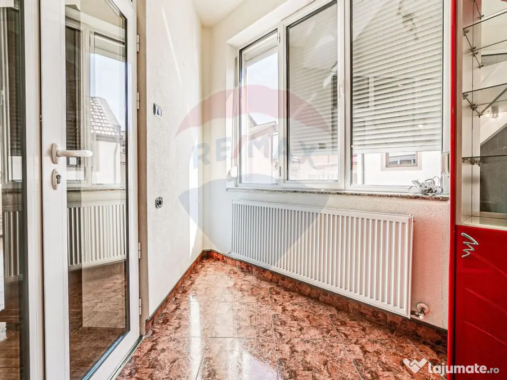 Apartament cu 3 camere de închiriat în zona Boul Rosu 