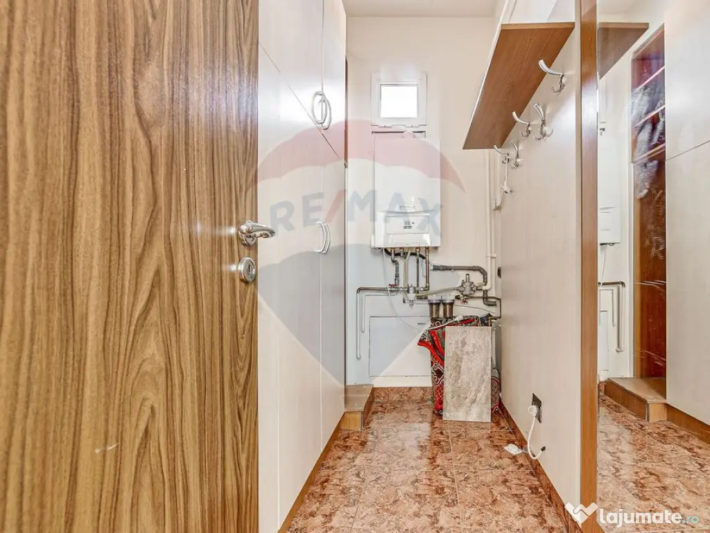 Apartament cu 3 camere de închiriat în zona Boul Rosu 
