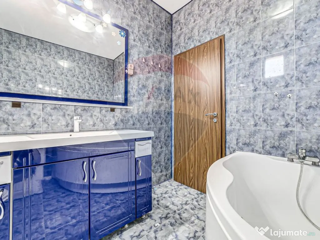 Apartament cu 3 camere de închiriat în zona Boul Rosu 