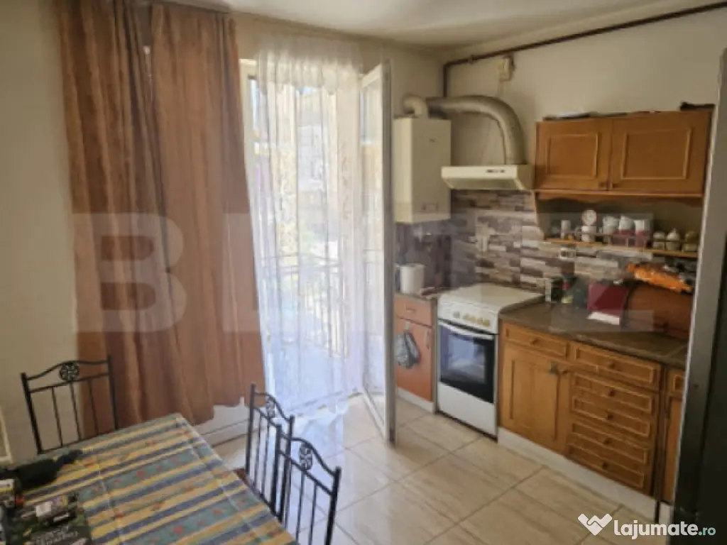 Apartament decomandat cu 3 camere, 53 mp utili, parcare, zon