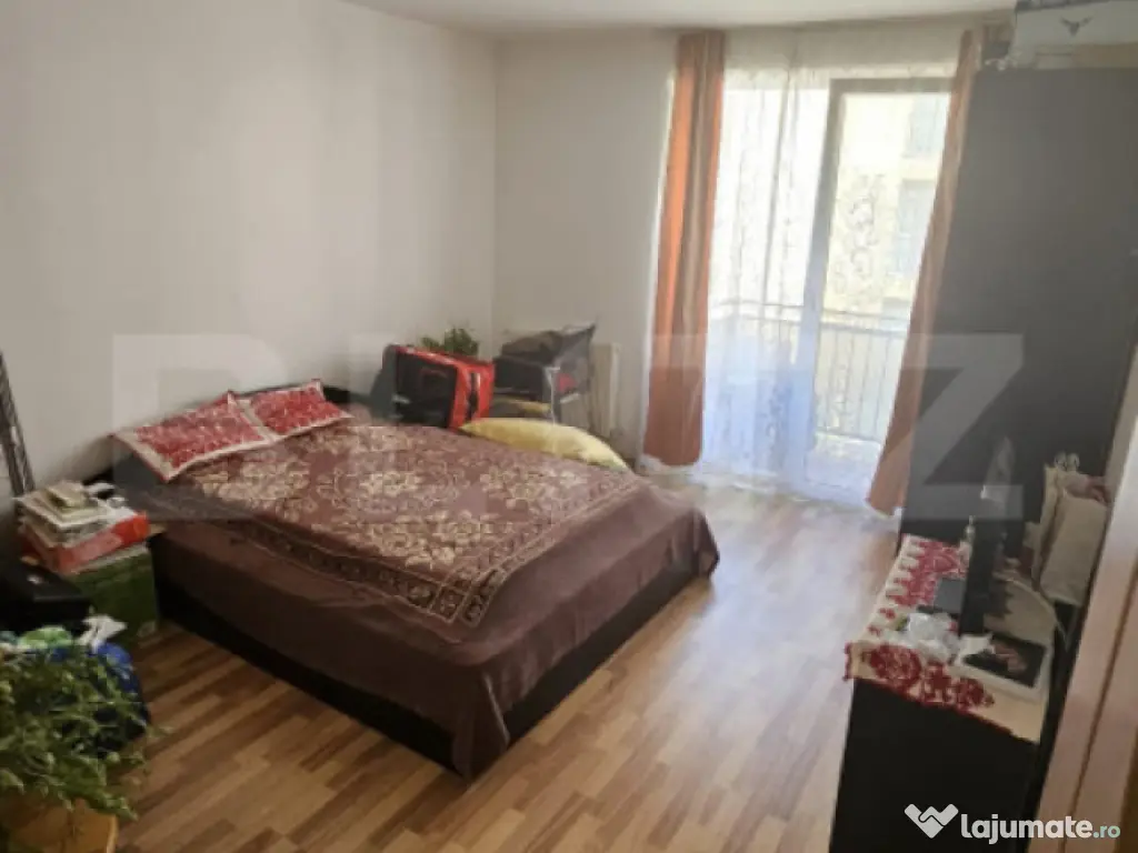 Apartament decomandat cu 3 camere, 53 mp utili, parcare, zon