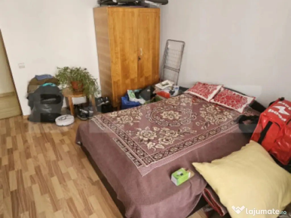 Apartament decomandat cu 3 camere, 53 mp utili, parcare, zon