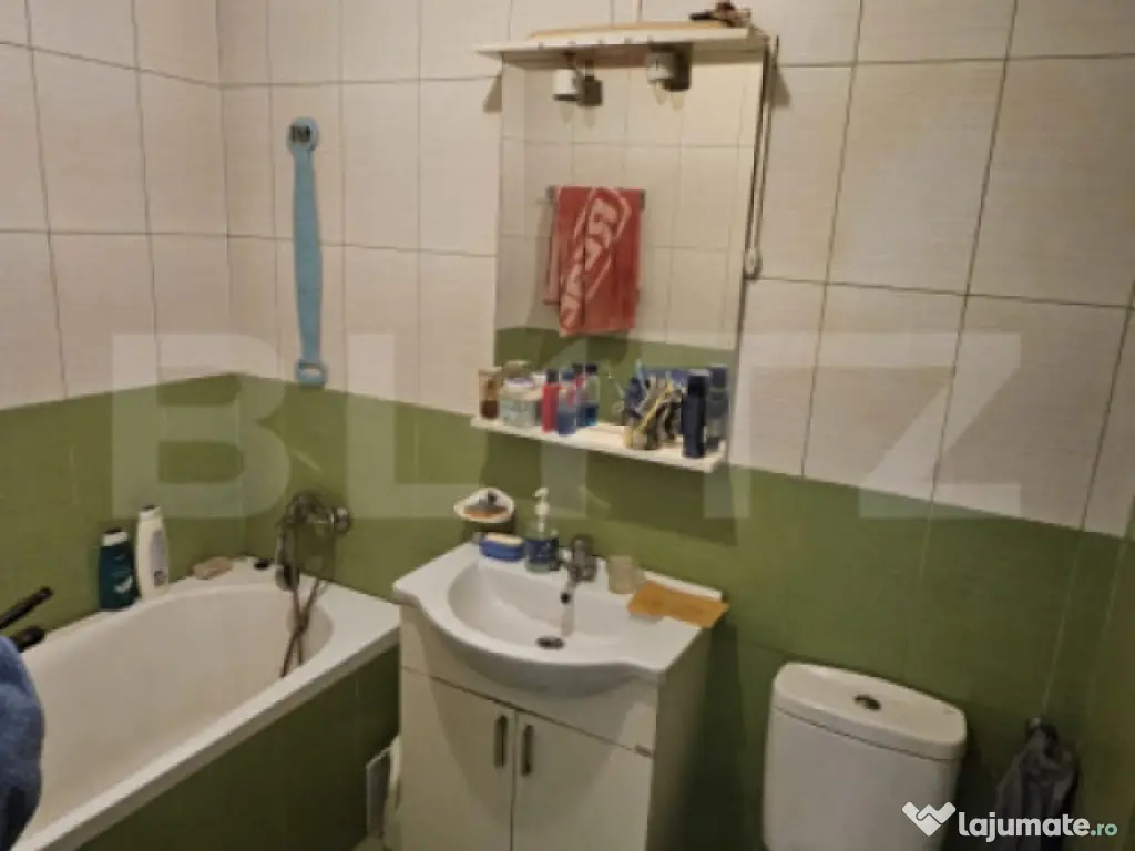 Apartament decomandat cu 3 camere, 53 mp utili, parcare, zon