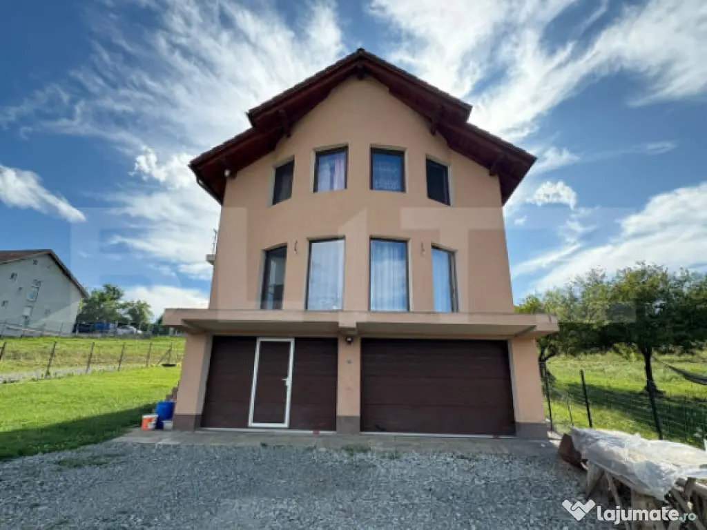 Casă de vânzare 140 mp, 5 ari teren, garaj interior – zo