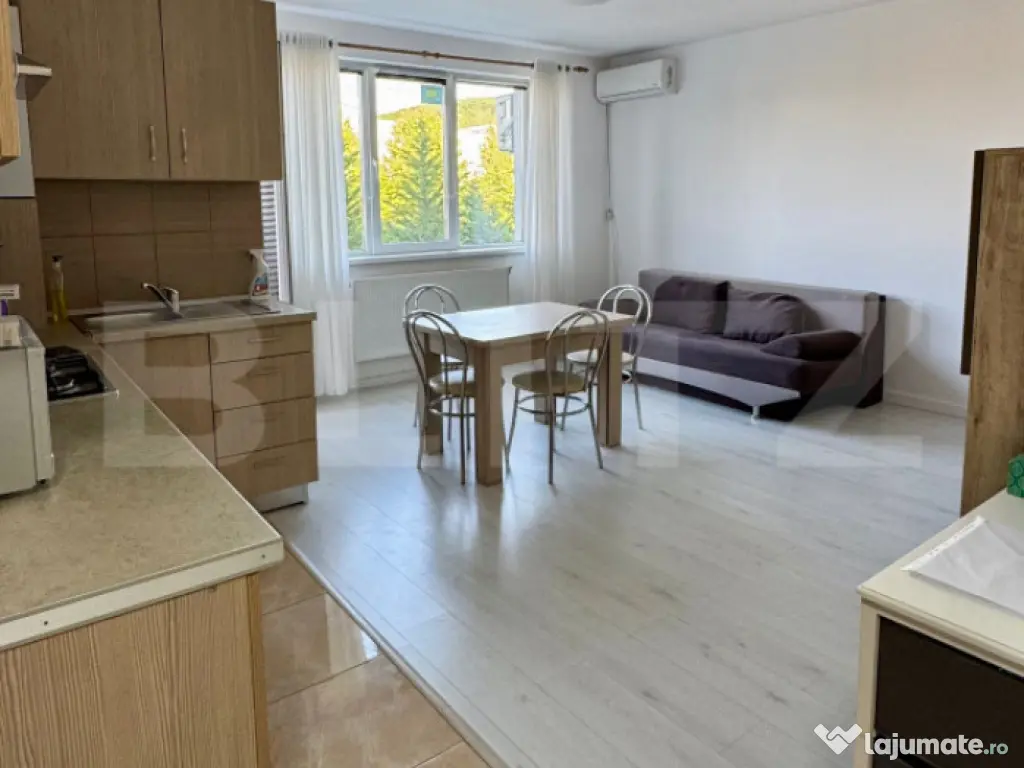 Apartament de vanzare, 3 camere, parcare, zona Vivo