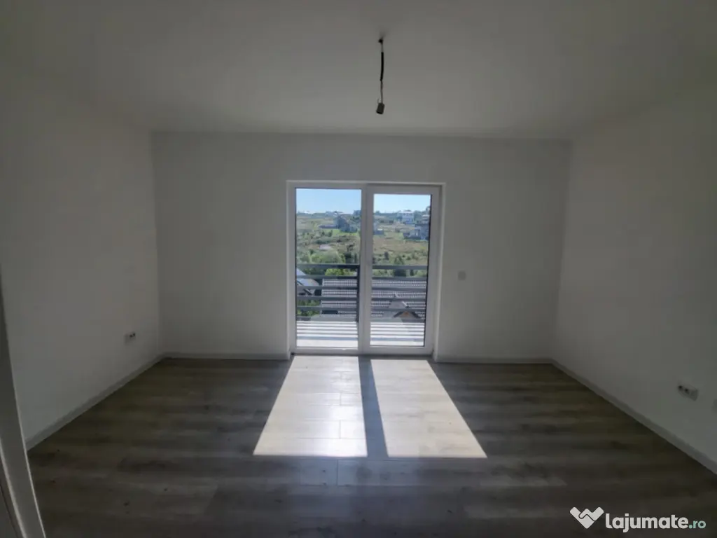 Casa cu 4 camere Finalizata Mutare Imediata Hlincea Aproape